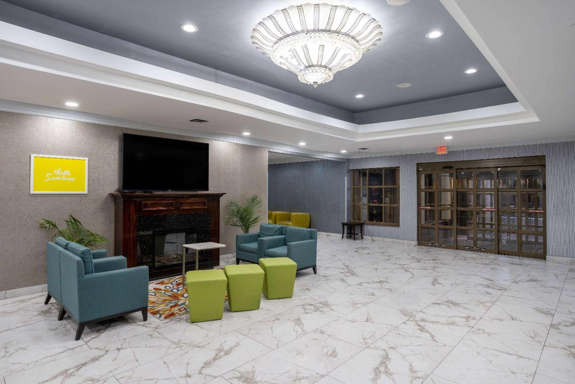 Days Hotel By Wyndham Норт Берген Екстериор снимка