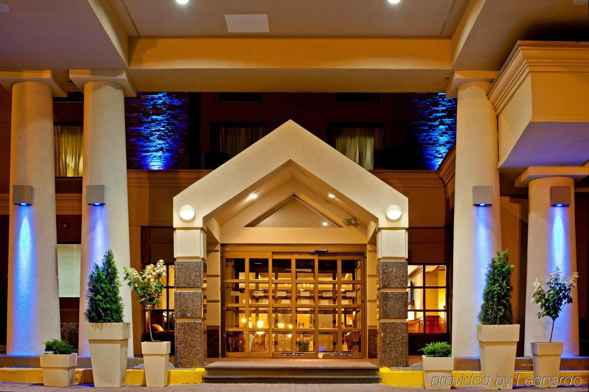 Days Hotel By Wyndham Норт Берген Екстериор снимка