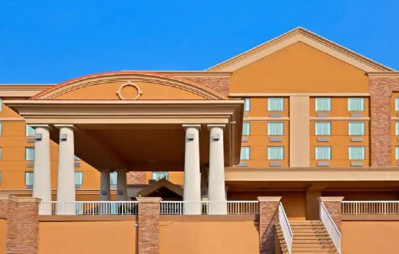 Days Hotel By Wyndham Норт Берген Екстериор снимка